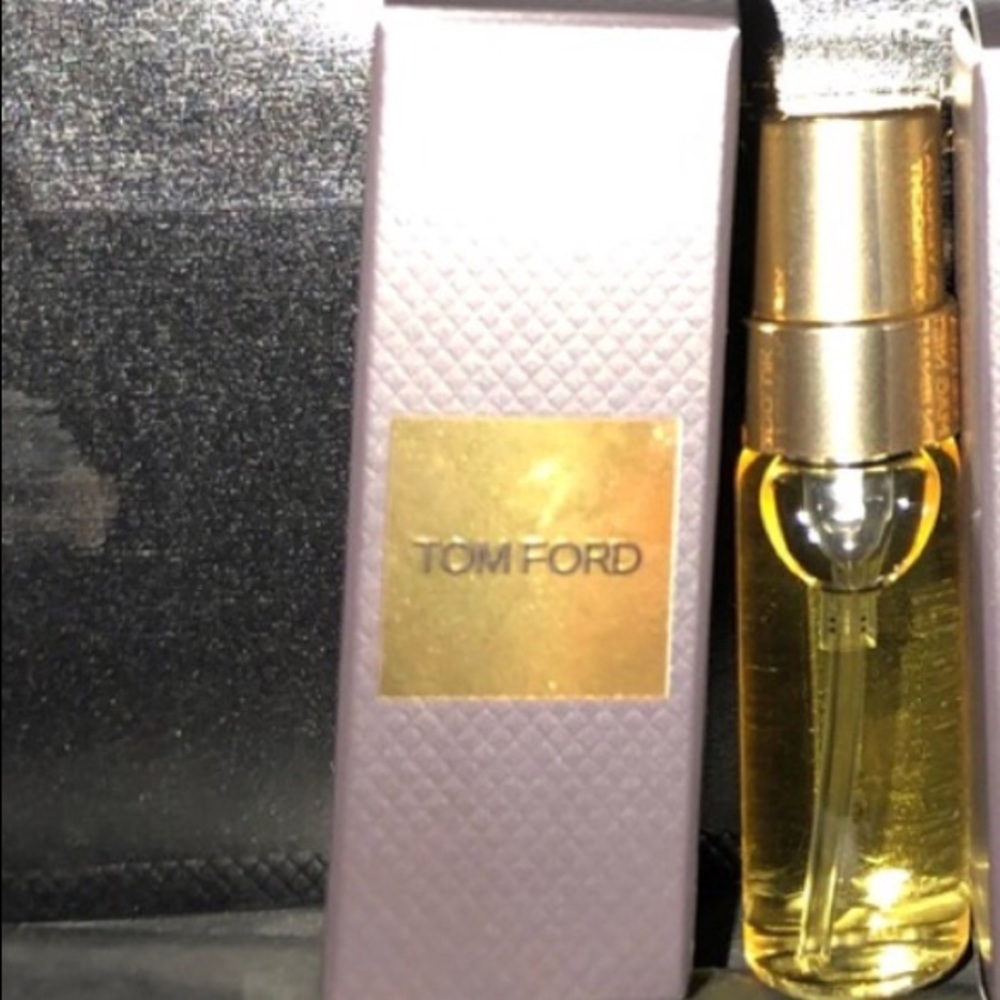 Oud wood fragrance sample